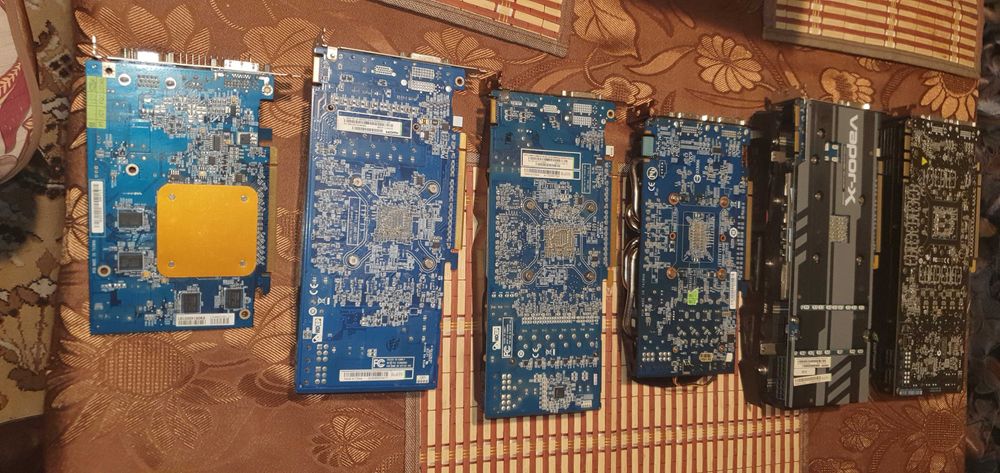 Комплект от 6 видео карти PCI-e