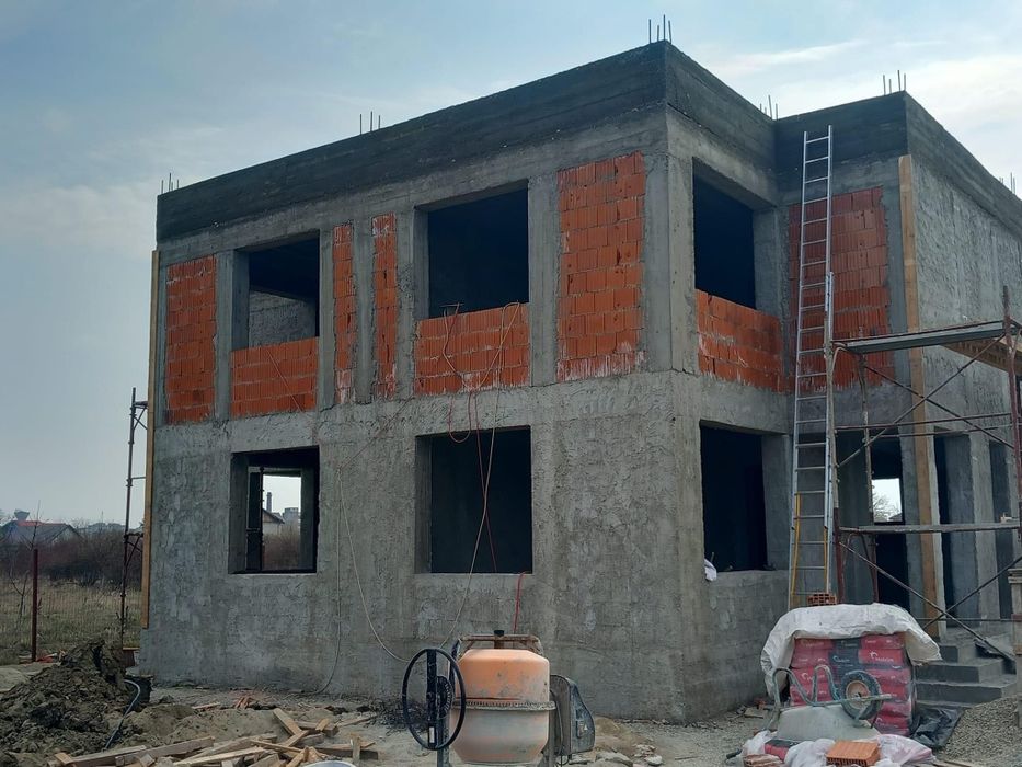 Echipa serioasă executăm case la roșu