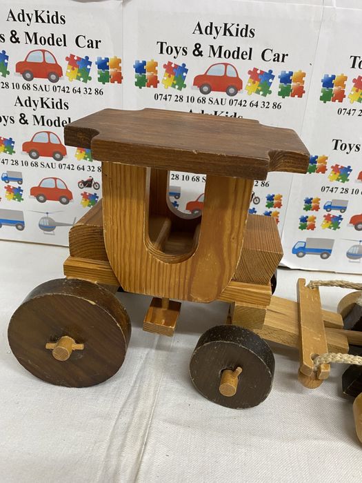 Caleașca cu cai din lemn