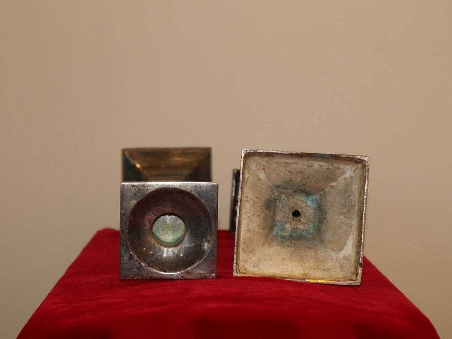 2 sfesnice argintate Art Deco