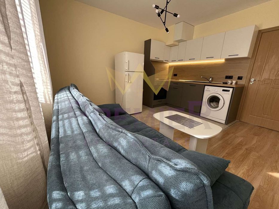 Дава се под наем Двустаен апартамент в Варна, Колхозен пазар - 65 кв.м за 408 € - Снимка #1