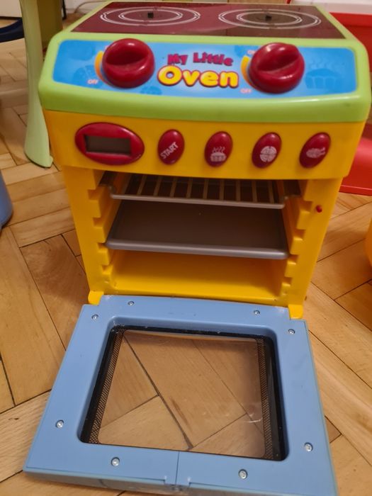 Детски играчки, Мини кухня, Тоалетка, Печка, Лаптоп