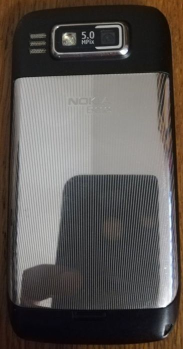 Nokia E 72 în stare foarte buna