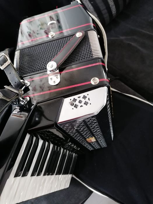 Vând acordeon nou Zupan alpe III 72/ M