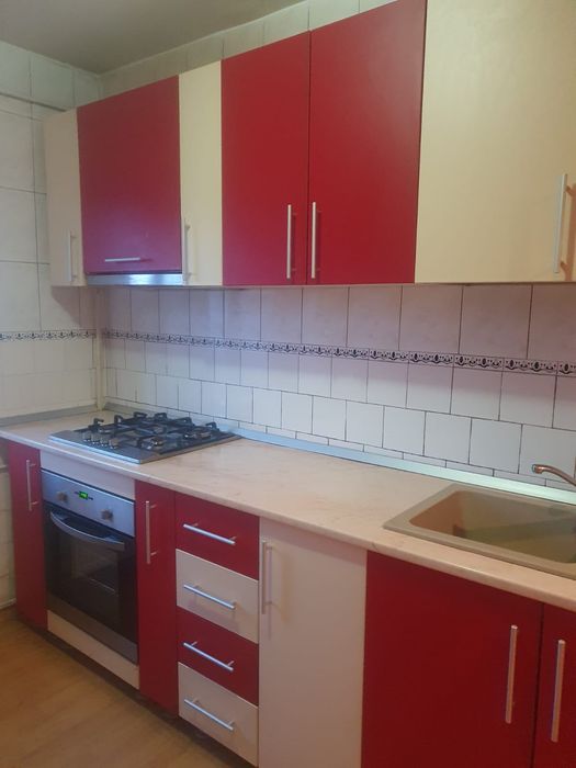 Inchiriez apartament