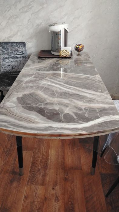 Срочно продам стол