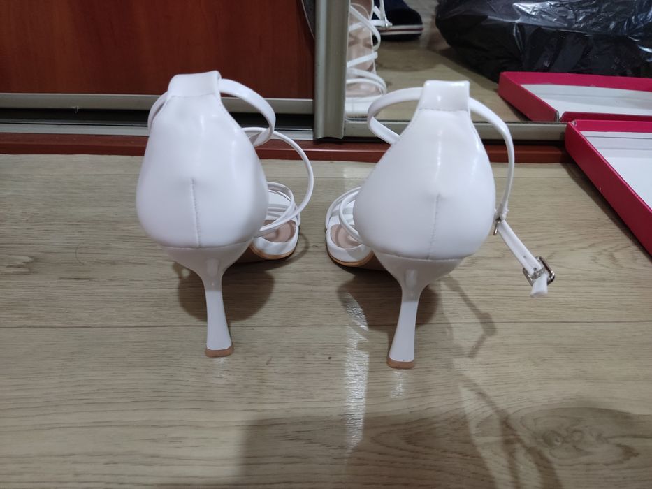 Продам босоножки