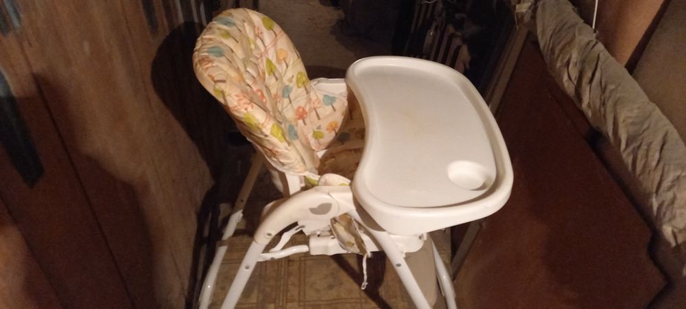 Продам столик для кормления