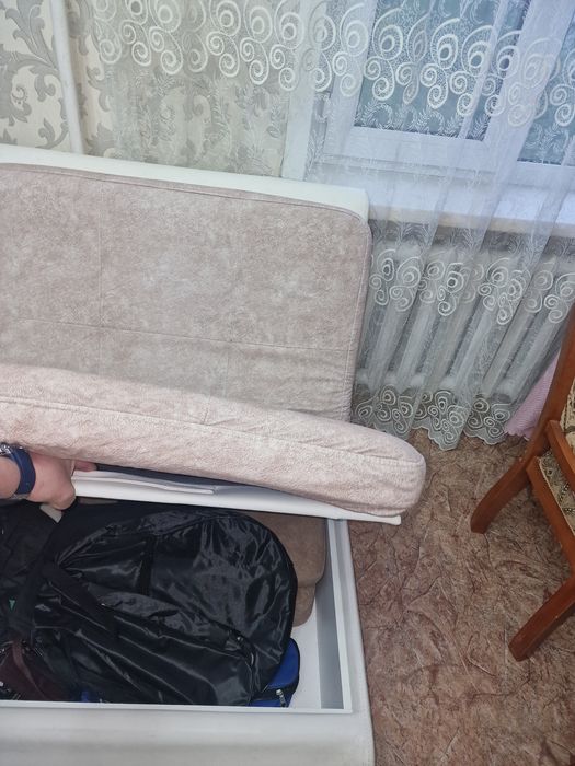 Продам диван хороший