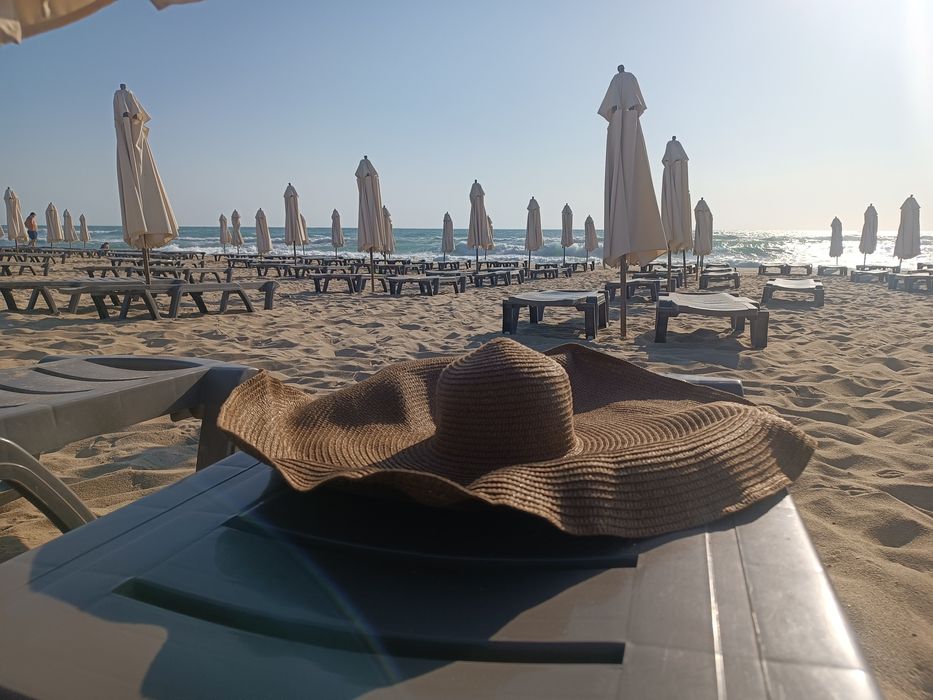 Лятна голяма шапка с периферия.