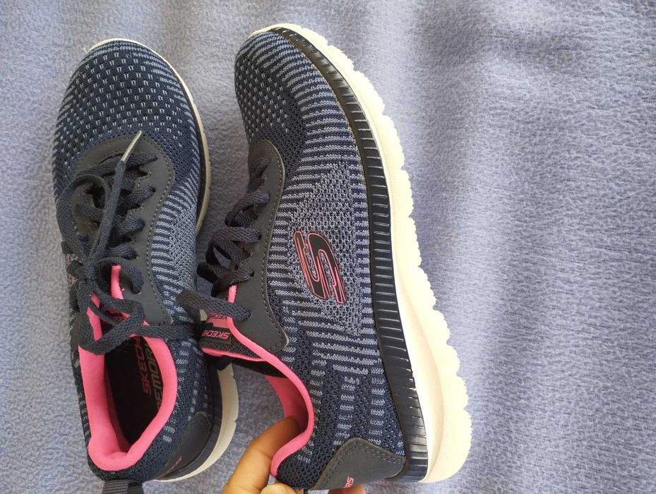 Skechers и ecco  номер 36.