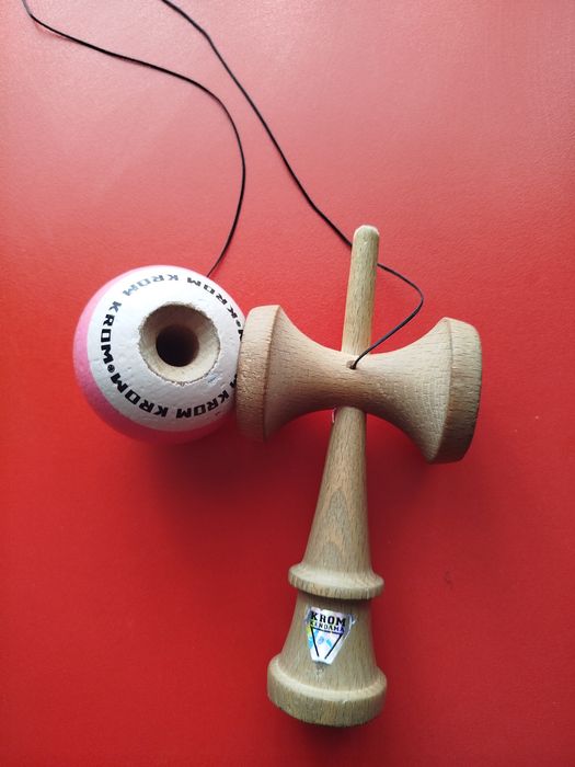 vând kendama krom pop roz