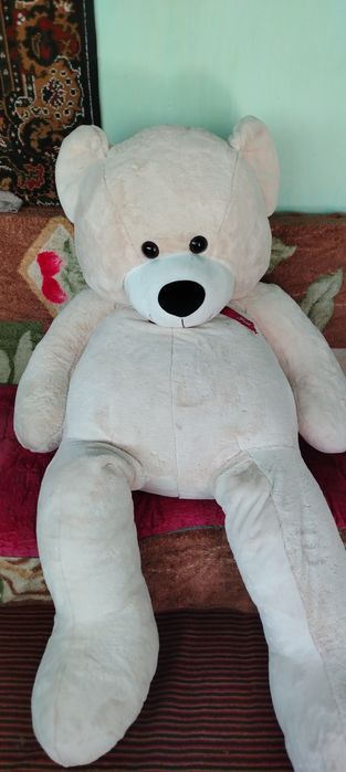 Yumshoq ayiq sotiladi 2 metir narxi 550.000 min kami bor kelishamiz