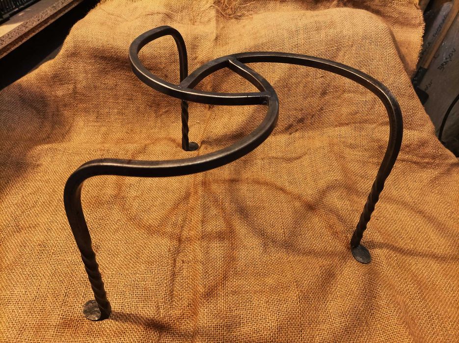 Pirostrie forjata, suport ceaun, trepied