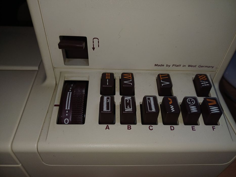 VANDUT Masina cusut PFAFF Hobbymatic 919