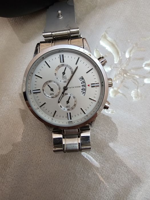 Срочно продам часы оригиналь Made in KOREA