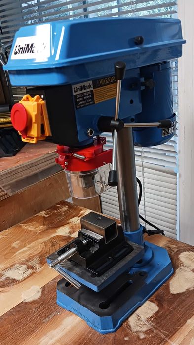 Настолна бормашина.UNIMARK.9 Нова. Подарък комлект свредла за метал.