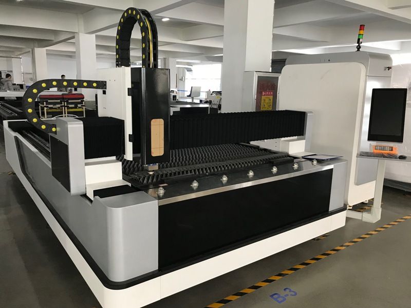 Лазерный станок для резки металла IRONMAC 1500