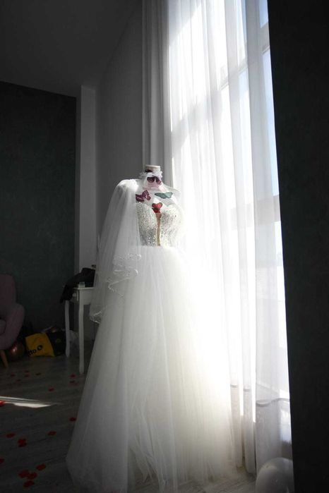 Rochie de mireasa tip printesa + voal