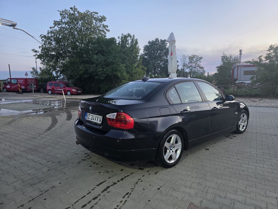 BMW E90 318i Benzină • Manual