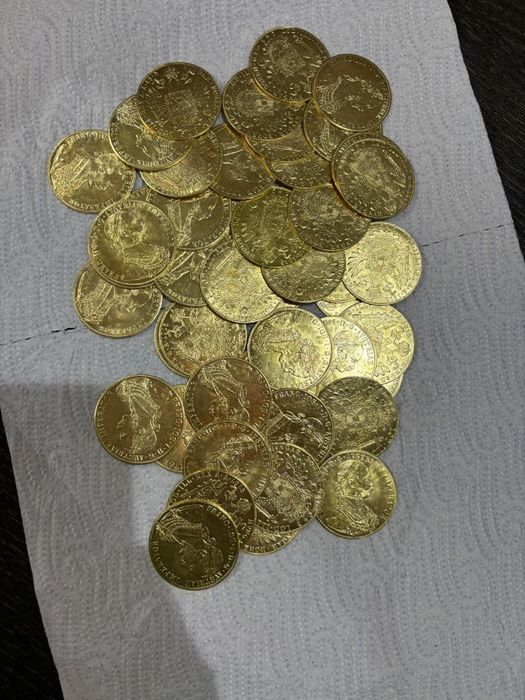 Vând monede placate cu aur de 24k Frank Iosif 4 ducat 1915 1la1 ce cele originale atât la aspect cat și la gramaj.
Monedele ies la soluție/piatra de 2