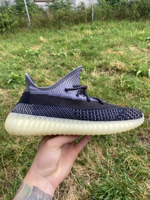 Yeezy 350 v2 carbon