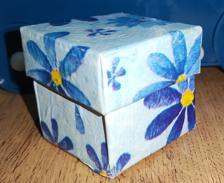 Часы-яблоко из камня оникс. С коробкой.