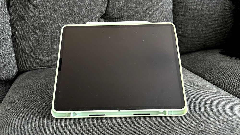 iPad Pro 12.9" (2020) с мобилен интернет + Apple Pencil 2 и кейс