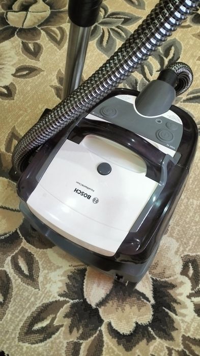 Пылесос BOSCH AquaWash Clean