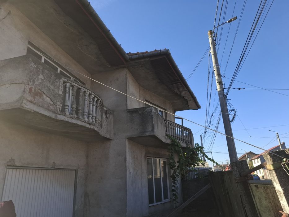 Vând casa strada Cocorilor