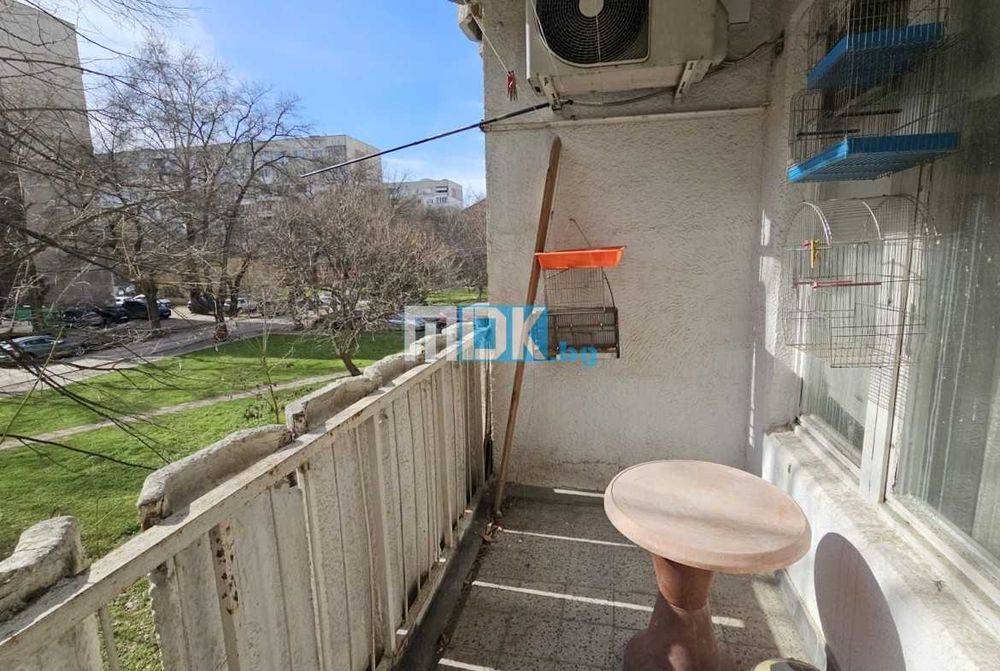 Тристаен 86 кв.м. среден етаж Белите брези