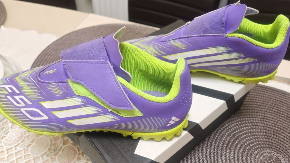 Футболни обувки Adidas F50, размер 37.5
