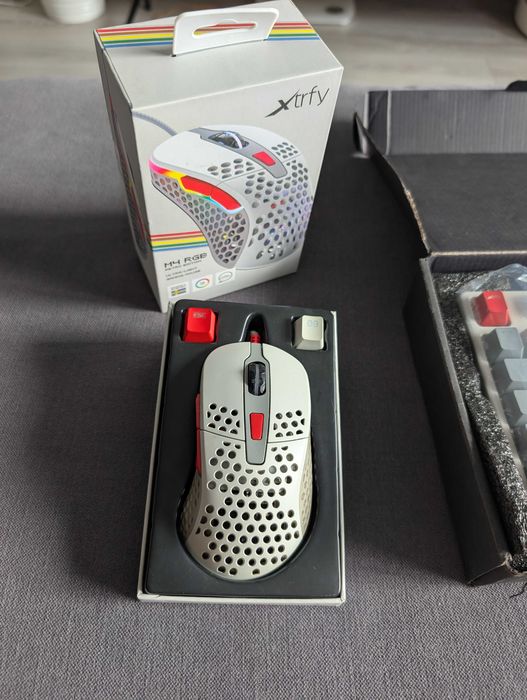 Mouse gaming Xtrfy M4 RGB Retro si Tastatura mecanica gaming Xtrfy K4 Tkl RGB Retro