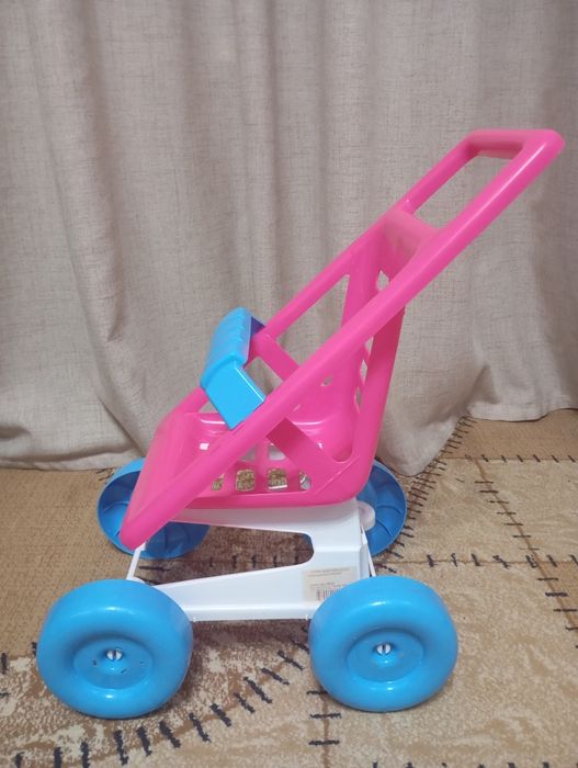 Игрушечная коляска