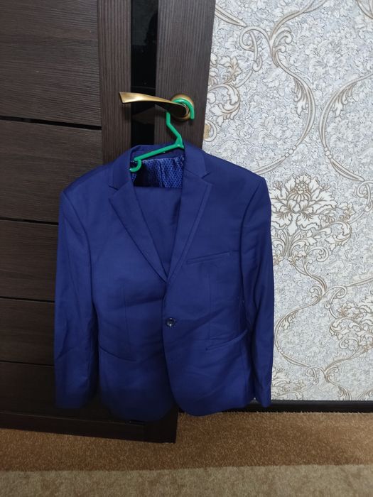 Продам костюм школьный