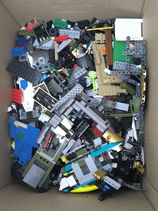 2 коробки детских игрушек. Лего, мягкие игрушки, книжки и тд