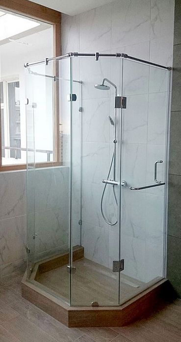 Душевые кабины из стекла