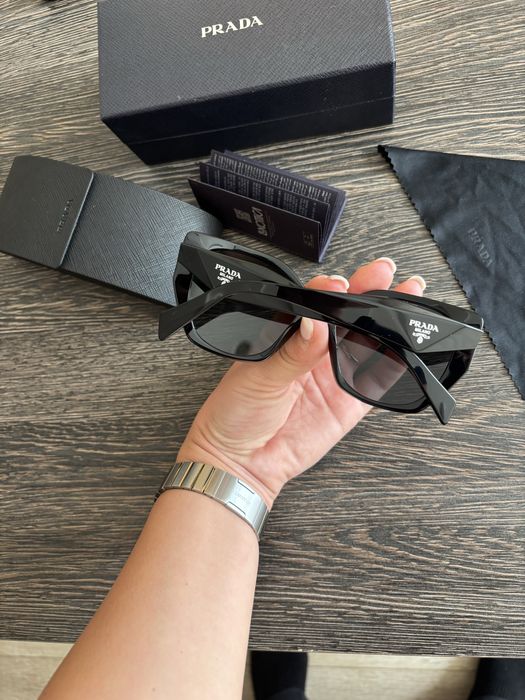Оригинални дамски слънчеви очила Прада