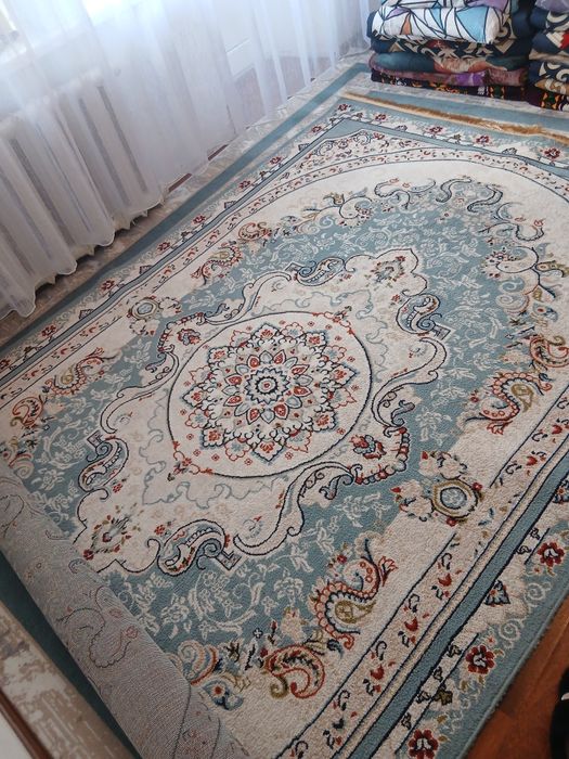 Продам ковёр 2×3.