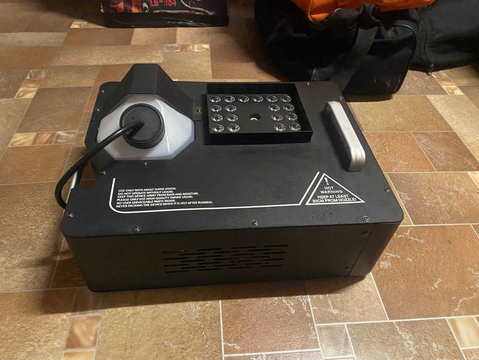 OFERTA Masini de fum 1500W cu leduri RGB vertical disco dj evenimente