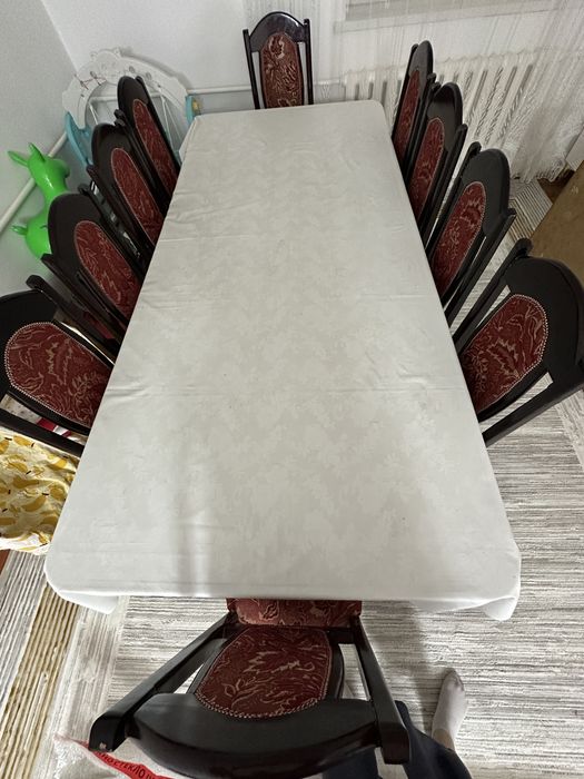 Стол со стульями