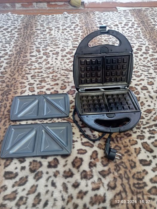 Срочно продам вафельницу