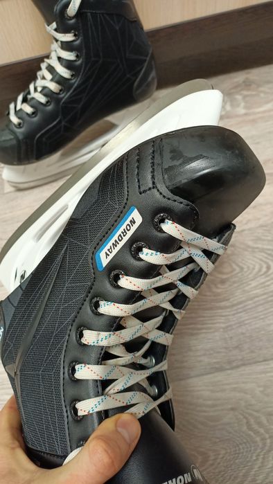 Коньки хоккейные