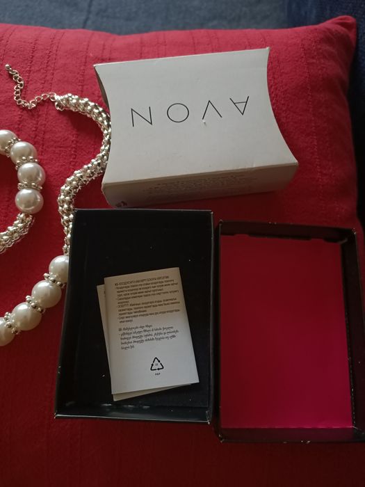 Продам бижутерию Avon.