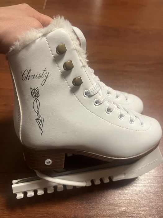 Фигурные коньки деовчка