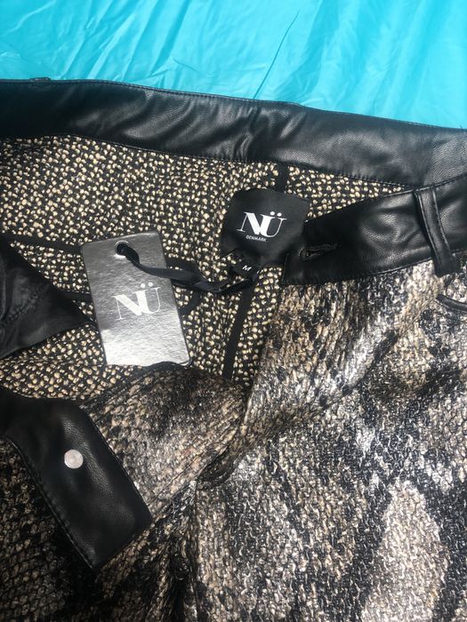 Pantaloni imitatie piele masura M