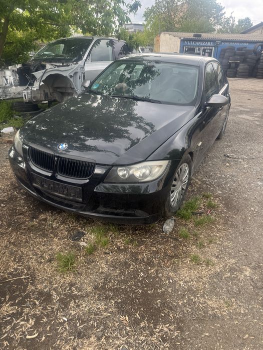 Dezmembrez BMW E90 318i 2006
