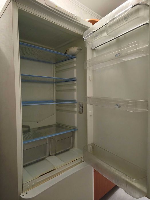 Холодильник Indesit