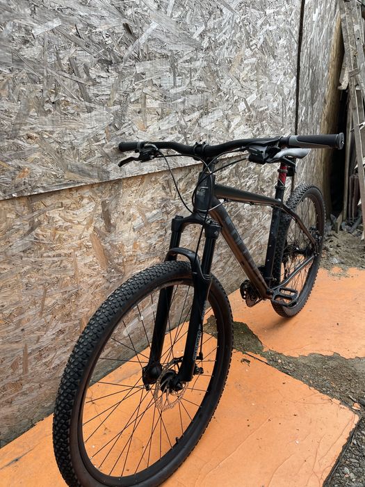 Bicicleta carrera frane pe disc roti 27.5” cadru aluminiu