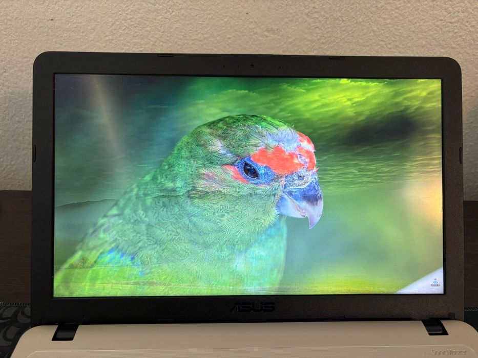 Продам ноутбук intel i3